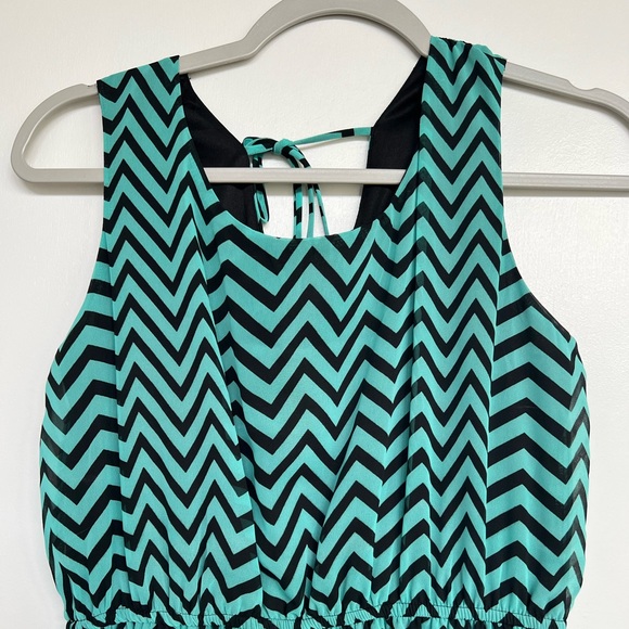 Hi-Lo Chevron Print Dress by Sweet Storm - Size L - Picture 4 of 5